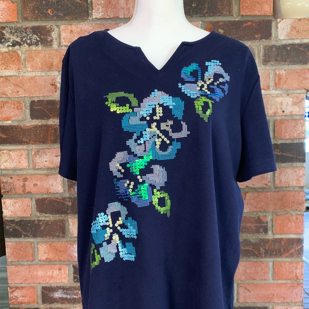 Short sleeve sequined embellished top